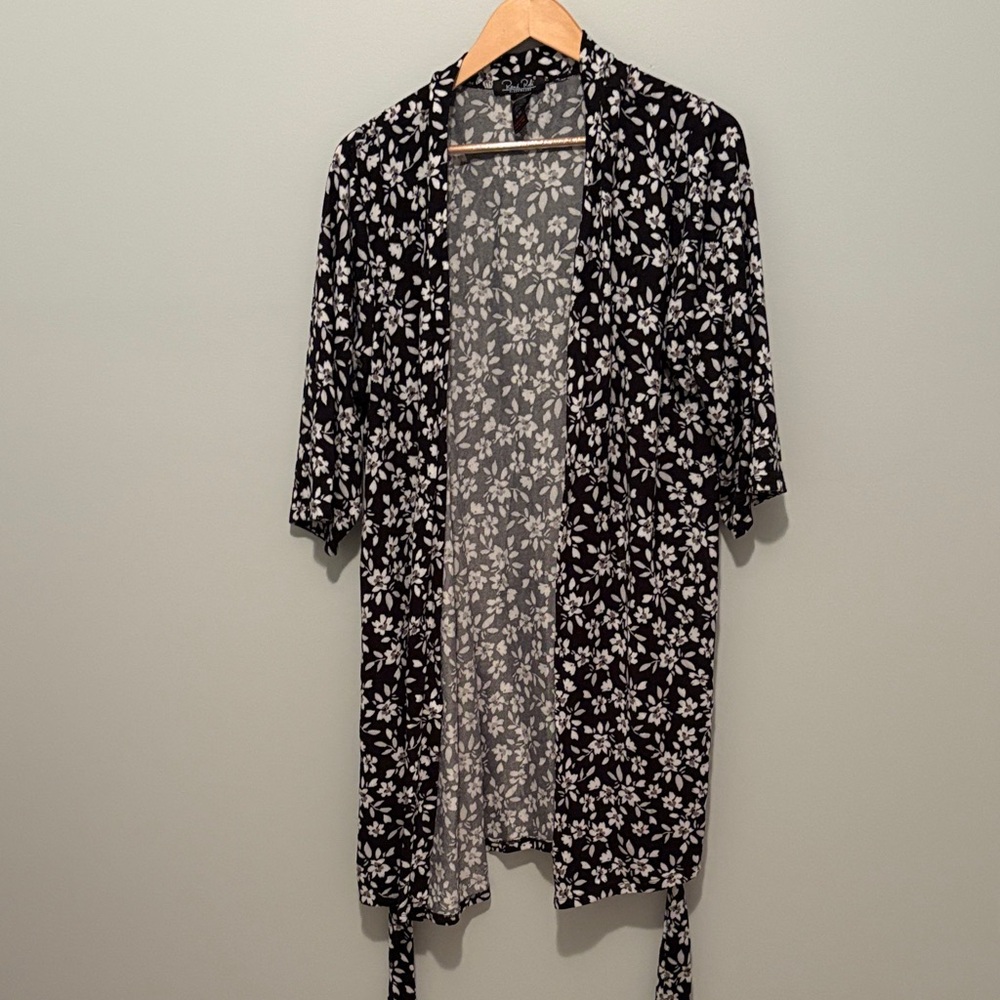 Rene Rofe Black and White Floral Wrap